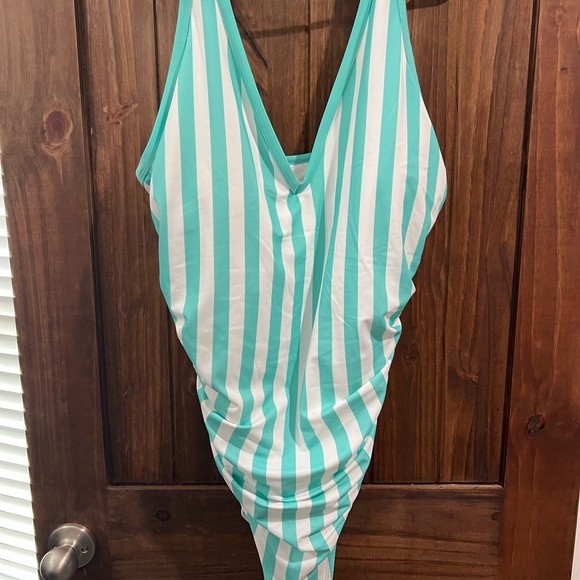 Women Swimsuit Plus Size NWOT - Picture 3 of 7